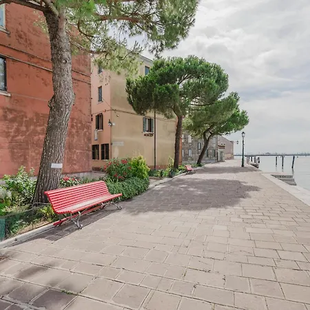 Lagoon View - 12 Min To The Train Station Appartamento